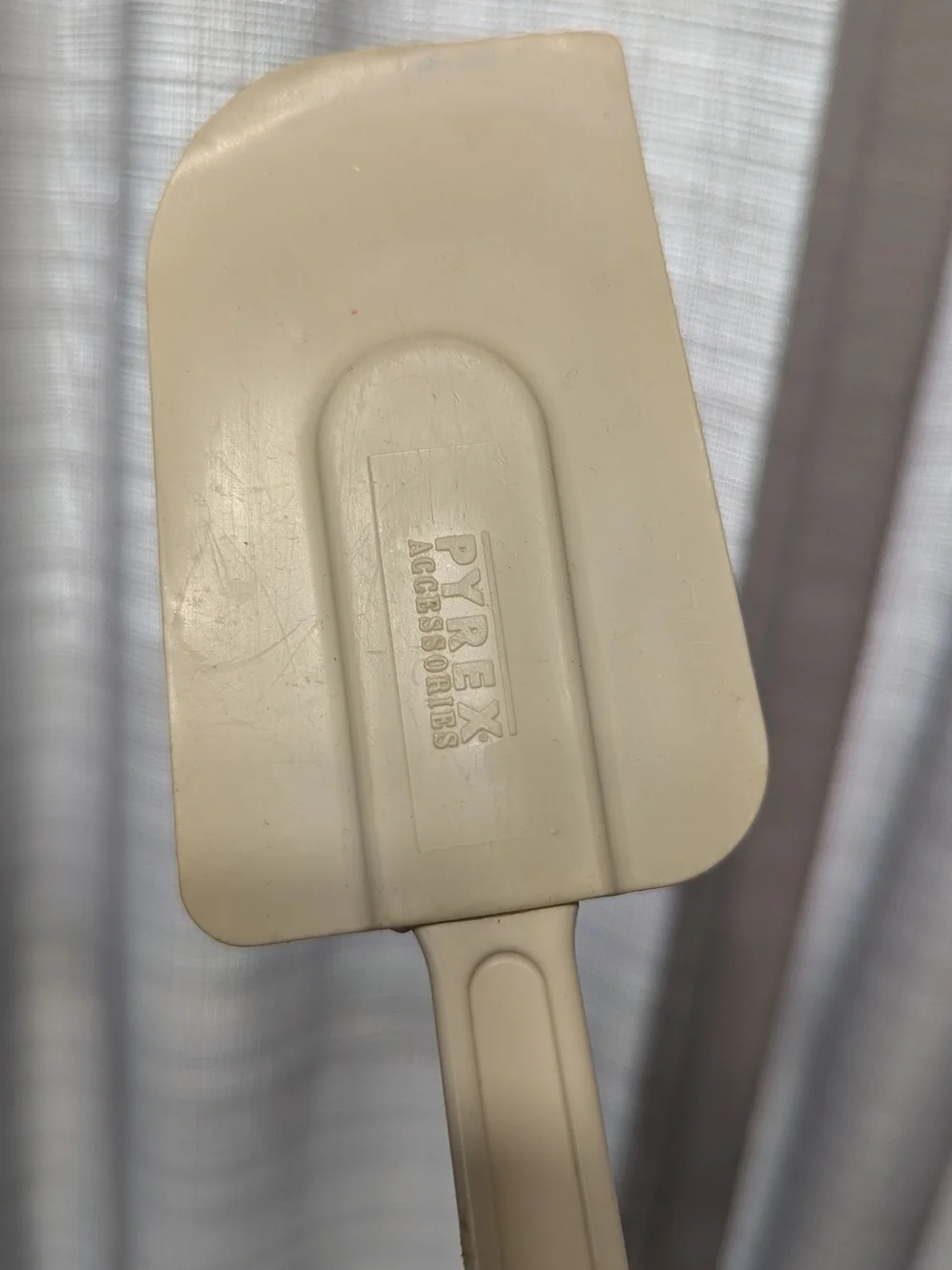 Vintage white Rubbermaid Scraper Spatula Rubber Pyrex Accessories